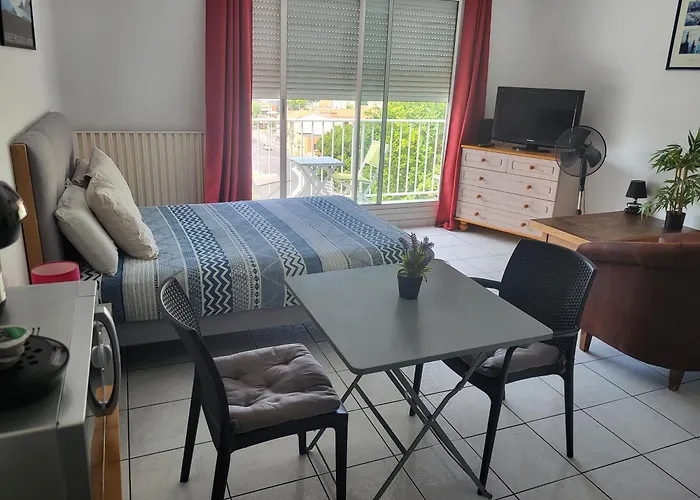 Residence D\'Anjou - Grand Studio Avec Balcon Et Parking Privatif
