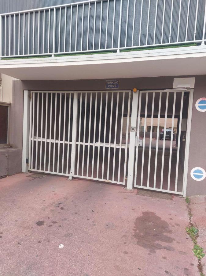 D'anjou - Grand Avec Balcon Et Parking Privatif Appartement *